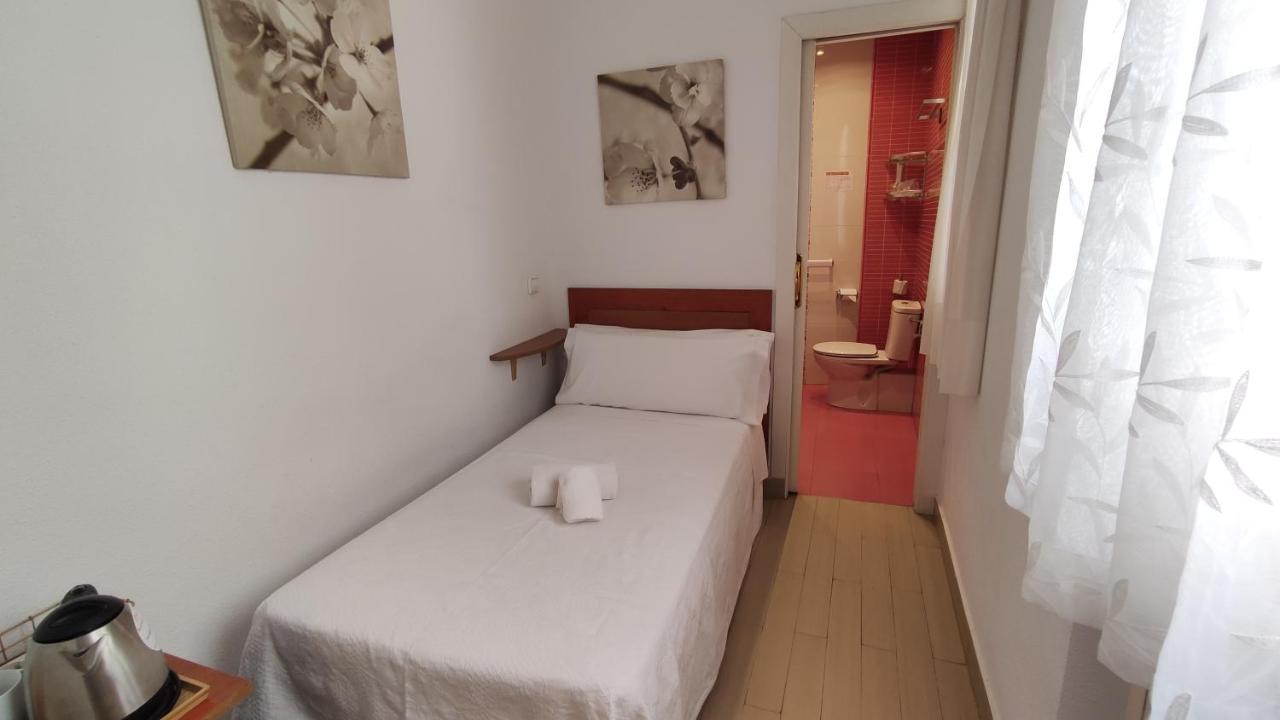 Hostal Aliste Madrid Exteriér fotografie