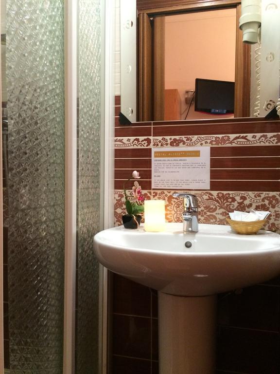Hostal Aliste Madrid Exteriér fotografie