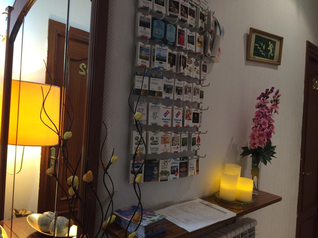 Hostal Aliste Madrid Exteriér fotografie